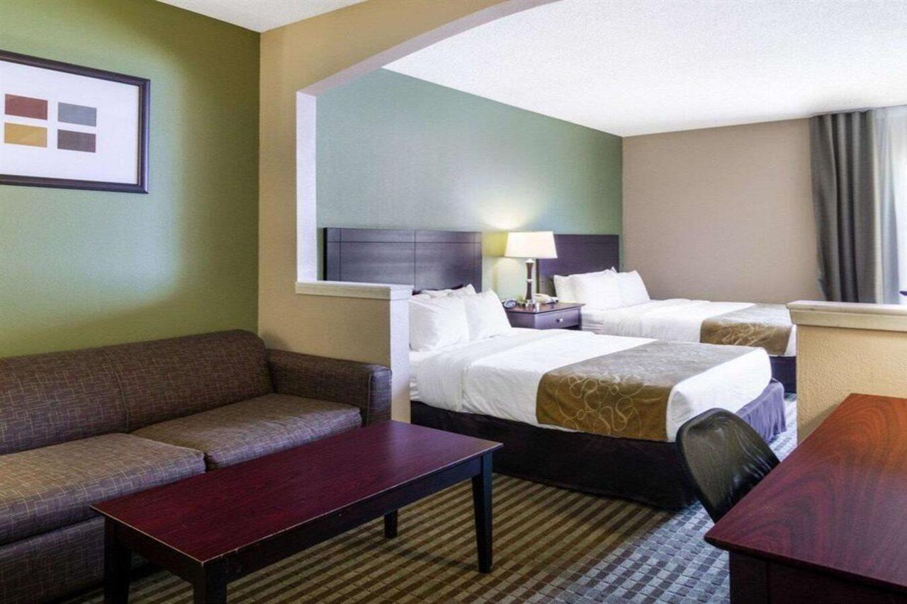 Quality Suites Irving-Las Colinas エクステリア 写真
