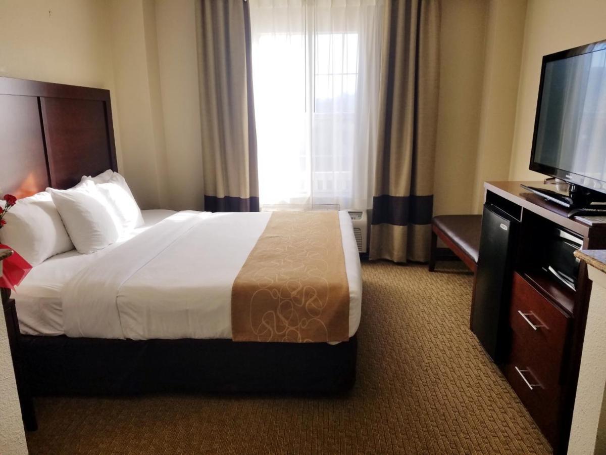 Quality Suites Irving-Las Colinas エクステリア 写真