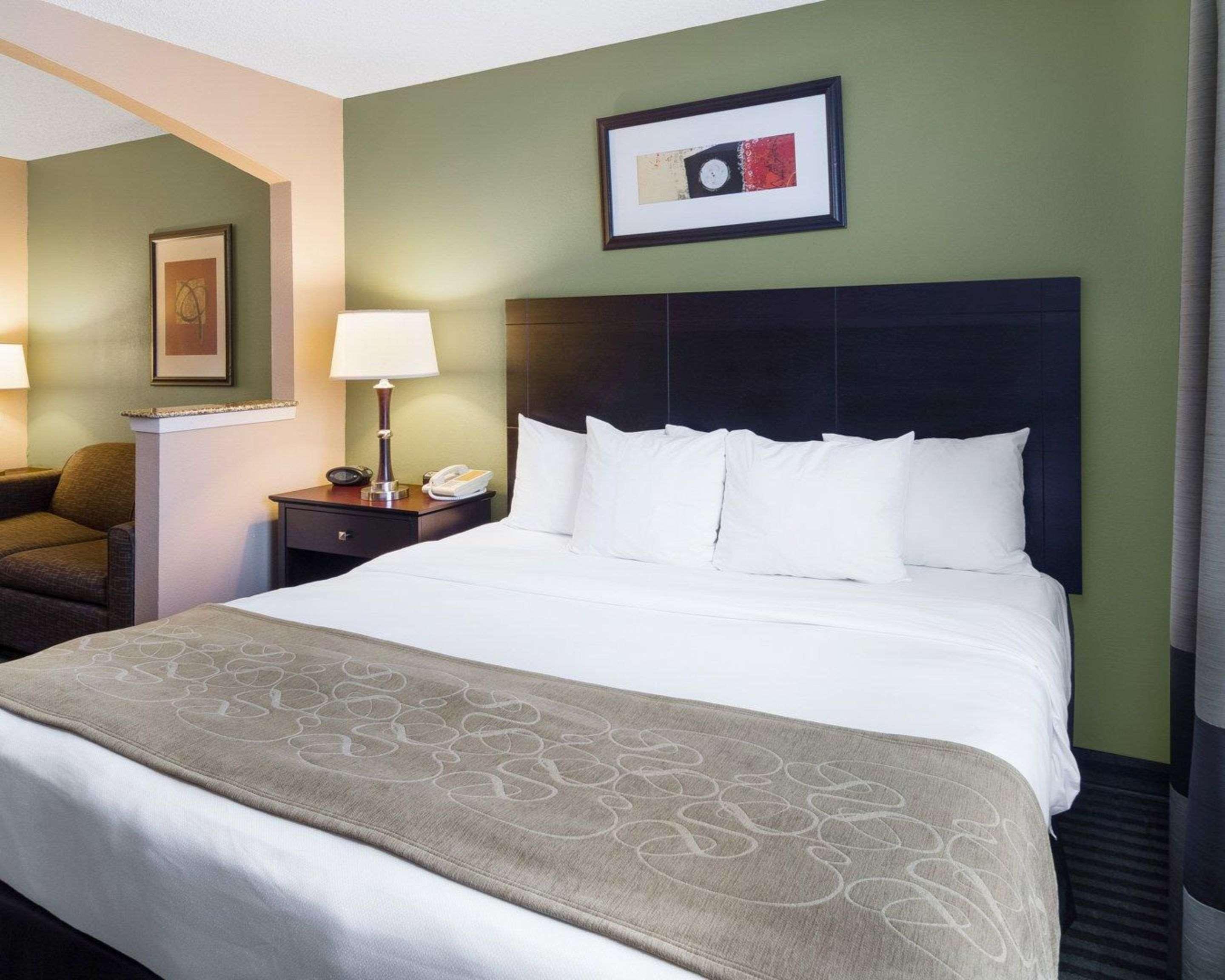 Quality Suites Irving-Las Colinas エクステリア 写真