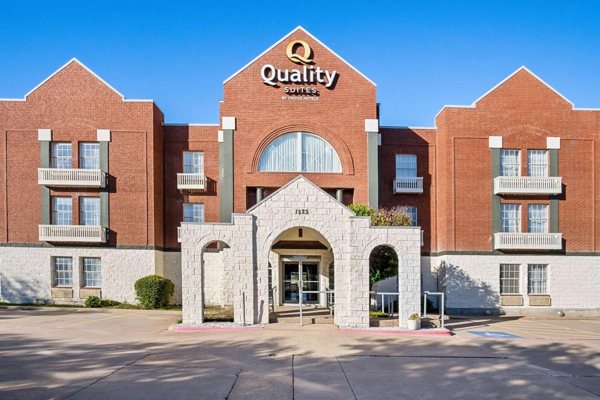 Quality Suites Irving-Las Colinas エクステリア 写真