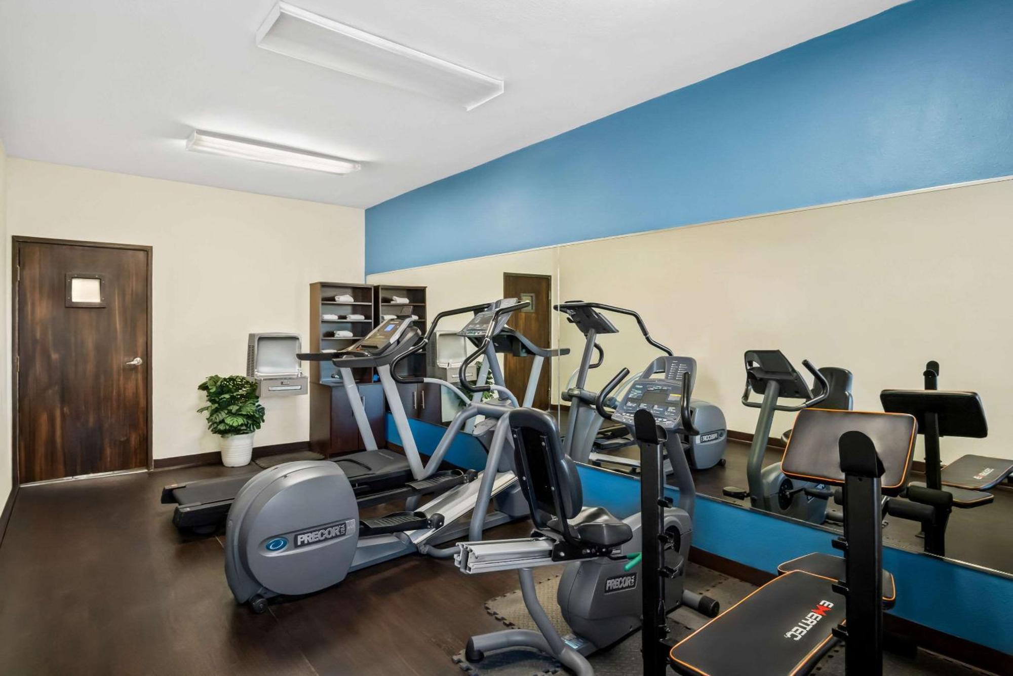 Quality Suites Irving-Las Colinas エクステリア 写真