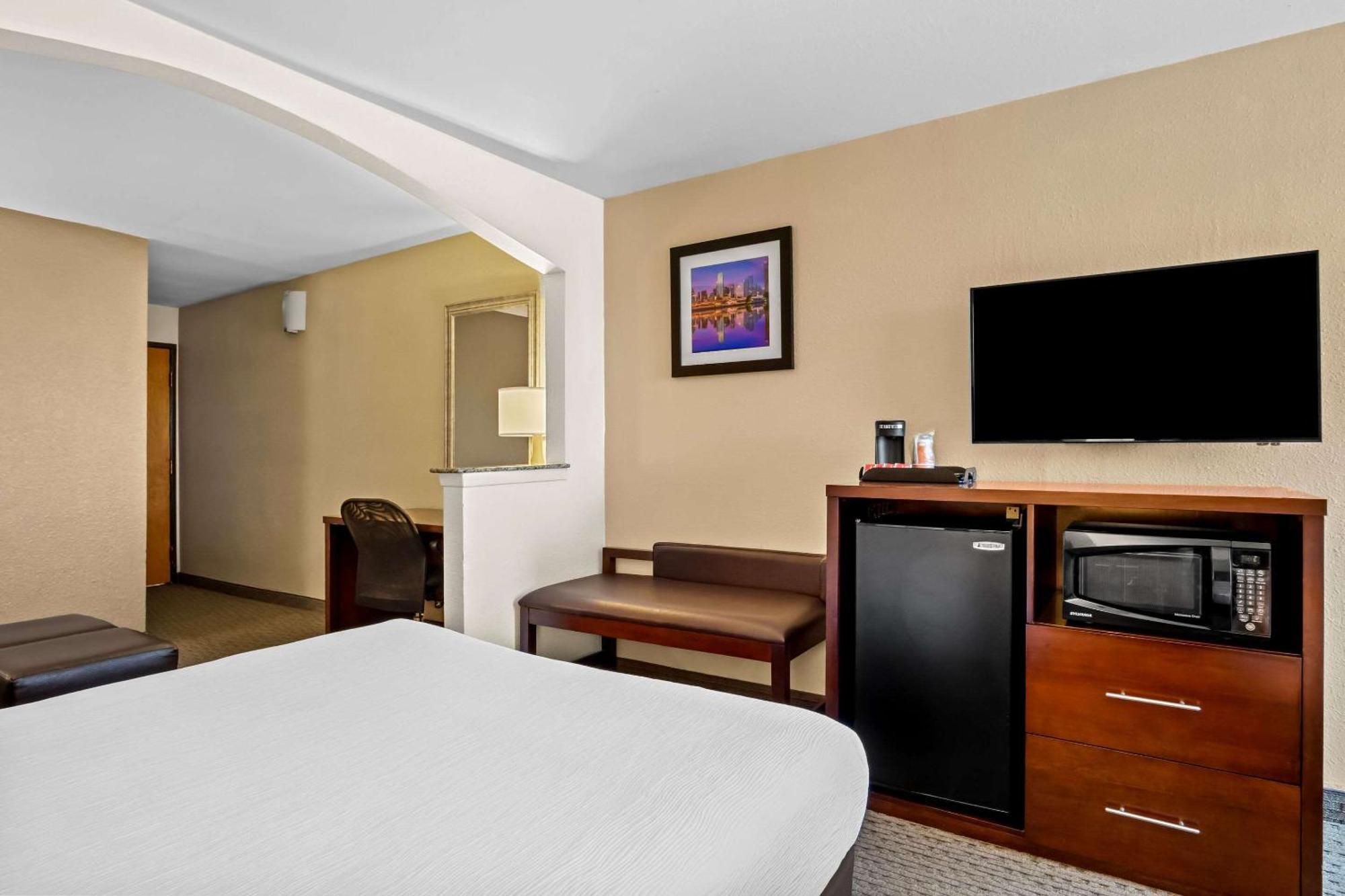 Quality Suites Irving-Las Colinas エクステリア 写真