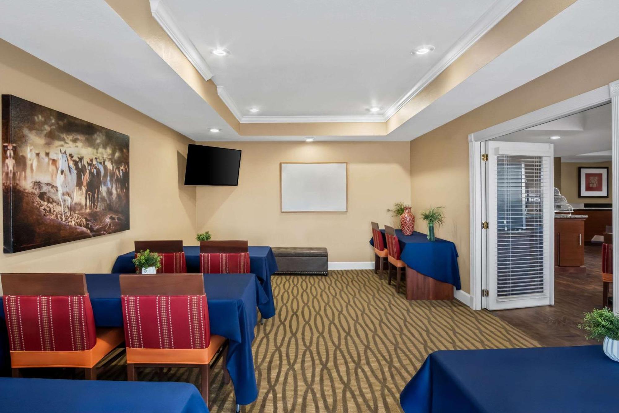 Quality Suites Irving-Las Colinas エクステリア 写真