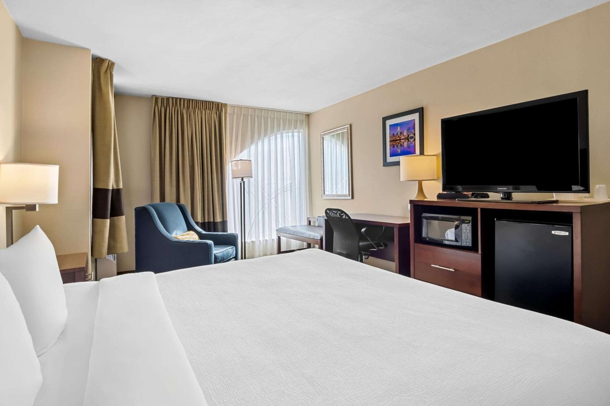Quality Suites Irving-Las Colinas エクステリア 写真