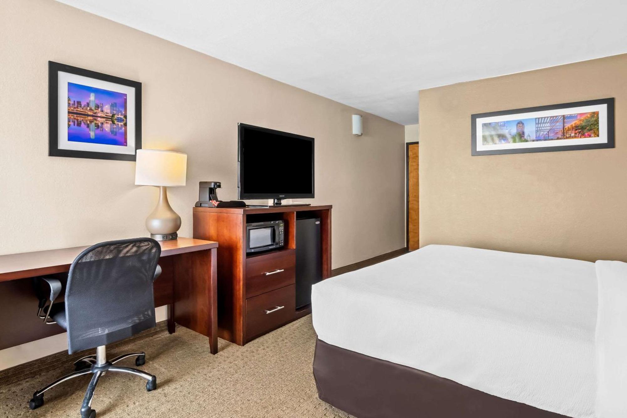 Quality Suites Irving-Las Colinas エクステリア 写真