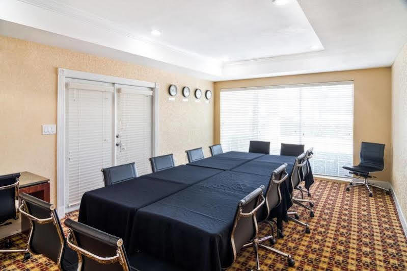 Quality Suites Irving-Las Colinas エクステリア 写真