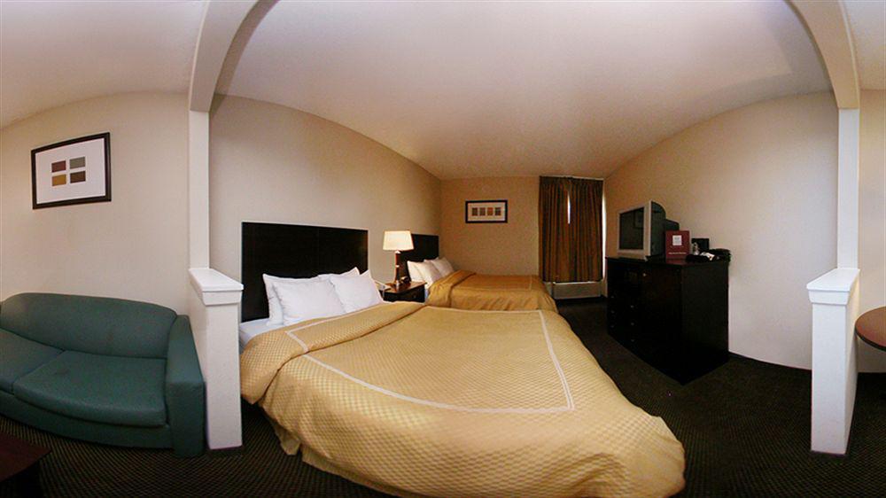Quality Suites Irving-Las Colinas エクステリア 写真